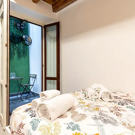 Historic Center & Station - Self Check-in & Remote Access Apartament