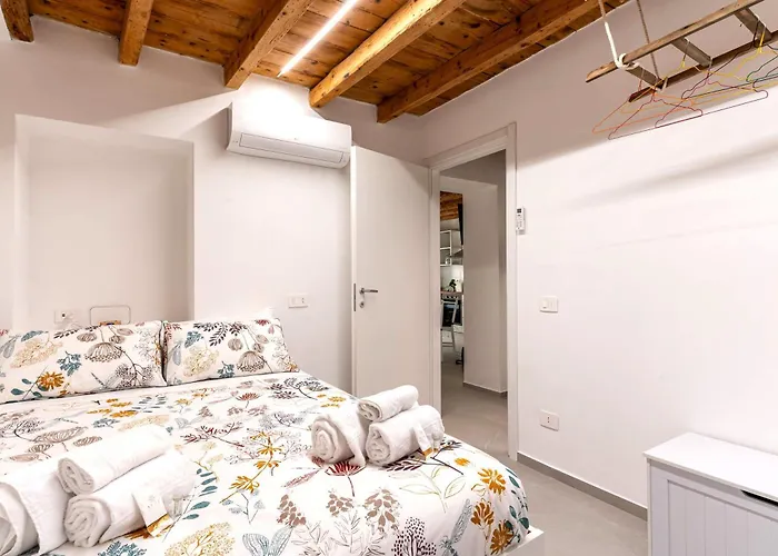 Historic Center & Station - Self Check-in & Remote Access *